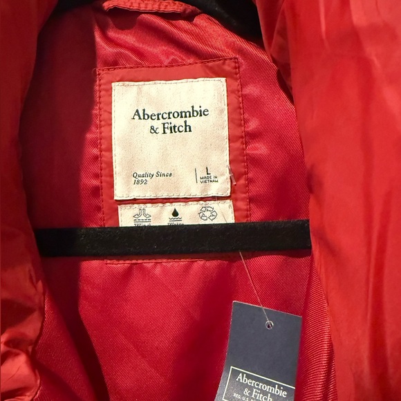 Abercrombie Women's Oversized Quilted Puffer Vest - Picture 4 of 8